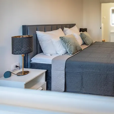 Luxe By Nike Apartman *