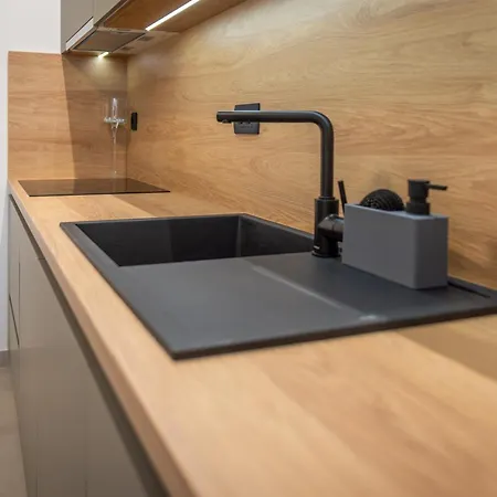 Luxe By Nike Apartman