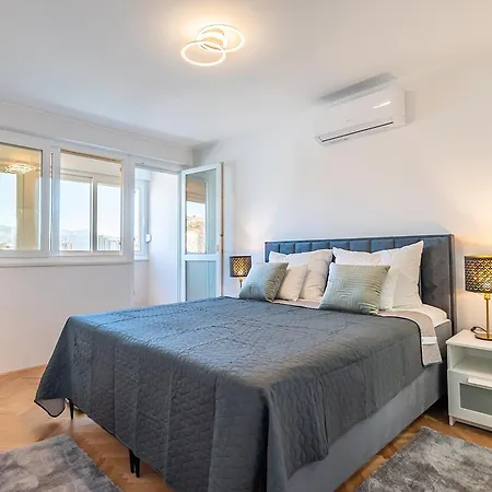 Luxe By Nike Apartment *